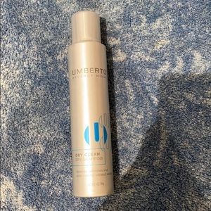 Umberto dry shampoo